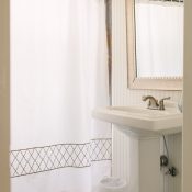 pedestal sink bathroom design